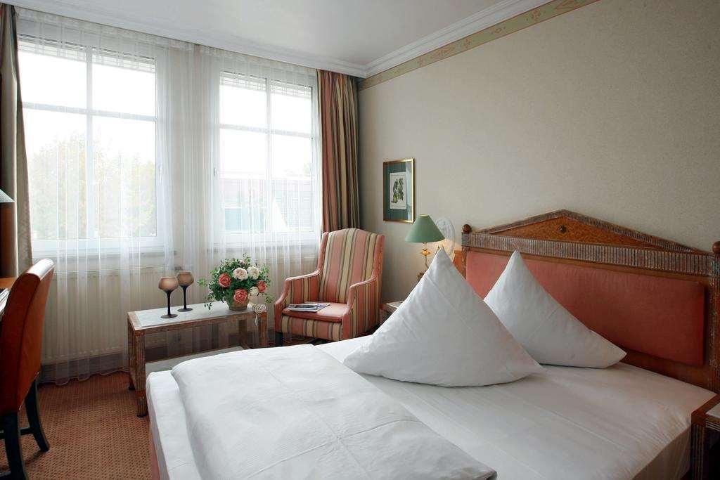 Olymp Munich Hotel Eching  Exterior photo